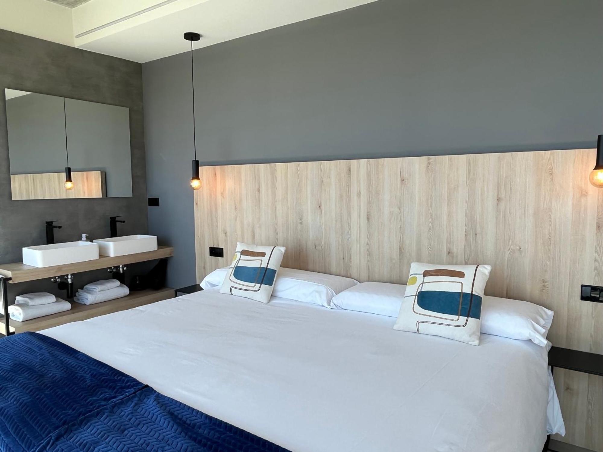 Hospedium Hotel Devalar Do Mar Camarinas Ngoại thất bức ảnh